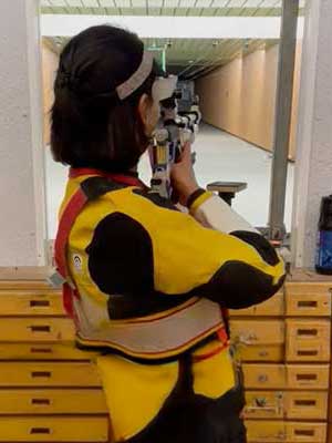 Mann konzentriert sich auf seine Position